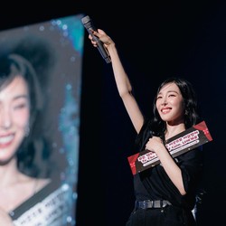 Momen Tiffany Young Nyanyi Into The New World di Jakarta