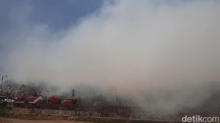 TPS Plosojenar Kecamatan Jakenan, Pati terbakar hari ini, Rabu (23/9/2026).