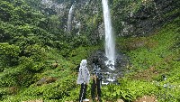 2 Jam Jalan Kaki ke Curug Cileat, Hadiahnya Air Terjun Raksasa di Tengah Hutan Subang