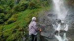 2 Jam Jalan Kaki ke Curug Cileat, Hadiahnya Air Terjun Raksasa di Tengah Hutan Subang