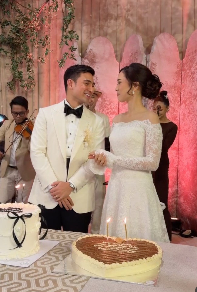 Kakak kandung Valerie, Axel Matthew Thomas, baru saja resmi menikahi kekasihnya, Cicilia Golda Bethulla. Foto: Instagram/@valerieethomas