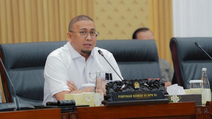 Wakil Ketua Komisi VI DPR Andre Rosiade saat rapat dengar pendapat bersama jajaran direksi PT KAI, Rabu (23/9/2026).