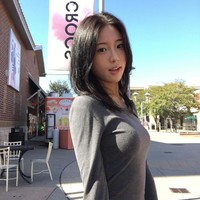 Dilansir Chosun, wanita 20 tahun tersebut merupakan anggota termuda tim anggar putri Korea Selatan. Ia menarik perhatian penggemar berkat kemampuannya di arena pertandingan serta penampilannya bak selebriti. Foto: Instagram @yang_seunghye_