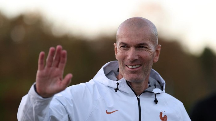 Soccer Football - Nations League - France Training - INF Clairefontaine, Clairefontaine-en-Yvelines, France - September 22, 2026 France coach Zinedine Zidane after training REUTERS/Gonzalo Fuentes