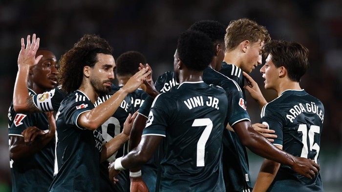 ELCHE, SPAIN - SEPTEMBER 15: Real Madrid players celebrate during the LaLiga EA Sports 2026/27 match between Elche CF and Real Madrid at Estadio Manuel Martinez Valero on September 15, 2026 in Elche, Spain. (Photo by Antonio Villalba/Real Madrid via Getty Images)