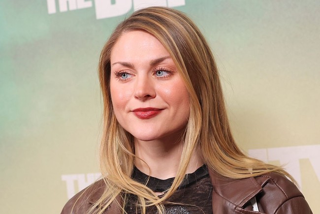 Frances dipersunting Riley Hawk, putra pemain skateboard Tony Hawk, pada 2023. Pernikahan kedua anak legenda tersebut sempat viral. Mereka menyambut putra mereka, Ronin, setahun setelahnya. Foto: Getty Images/Robin L Marshall