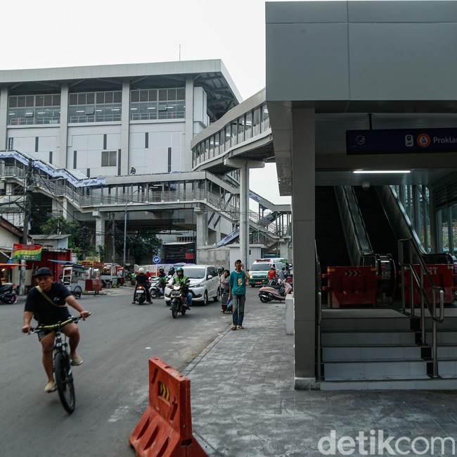 Akses Stasiun Pramuka dan Proklamasi Masih Dikebut Usai Peresmian LRT Jakarta