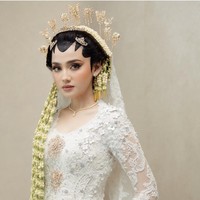 Syifa Hadju dan El Rumi resmi menikah dengan prosesi adat Jawa pada 26 April 2026. Syifa sukses mencuri perhatian dengan riasan makeup flawless dengan paes yang membingkai di dahi. Foto: Dok. Instagram