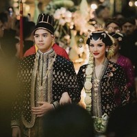 Pada acara ngunduh mantu 19 Juni 2025, Alyssa Daguise mengenakan riasan adat Jawa dengan Paes Solo Putri. Istri Al Ghazali ini pun terlihat anggun dan memukau. Foto: Dok. Instagram