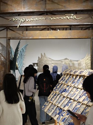 ARTSUB 2026 ARTSUB 2026 menghadirkan ratusan karya seni kontemporer dari lebih dari 100 seniman Indonesia di Balai Pemuda Surabaya.