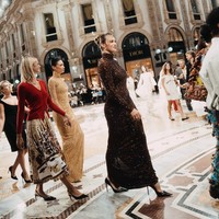 Setelah memberikan kursus kilat tersebut, Shayk dan Sabalenka sempat berfoto bersama. Shayk bahkan menyebut Sabalenka sebagai runway queen. Sabalenka kemudian membagikan kembali momen itu melalui media sosial dengan menuliskan satu kata sederhana, Queen. (Foto: Instagram/@arynasabalenka)