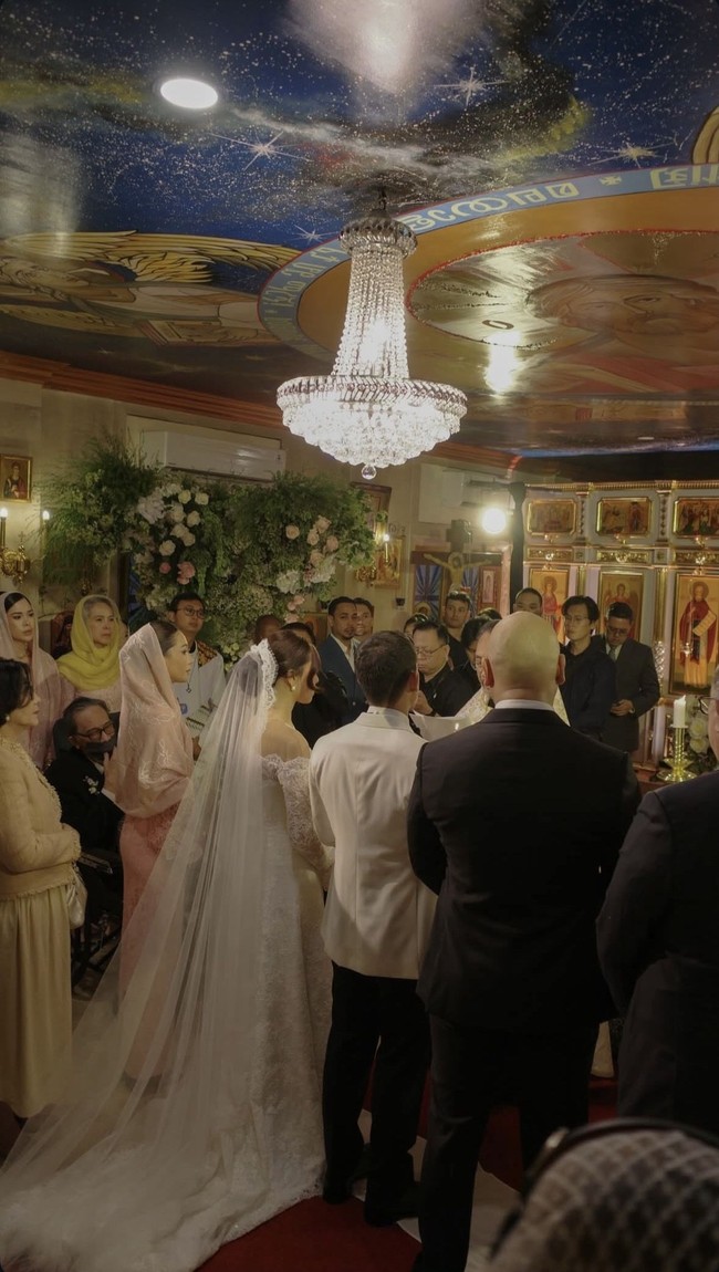Pernikahan Axel dan Cicilia digelar secara privat di Gereja Orthodox Santo Thomas, Gandaria City, Jakarta Selatan. Foto: Instagram/@axelmatthewthomas