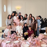 Foto Ulang Tahun ke-42 Ayu Dewi Dengan Nuansa Pink, Kumpul Bareng Geng Cendol