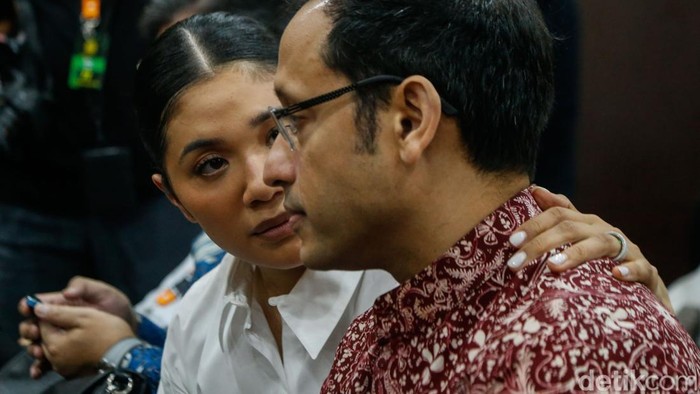 Majelis hakim Pengadilan Tinggi Jakarta memangkas hukuman Nadiem Makarim dari 10 tahun menjadi 9 tahun penjara dalam kasus Chromebook.