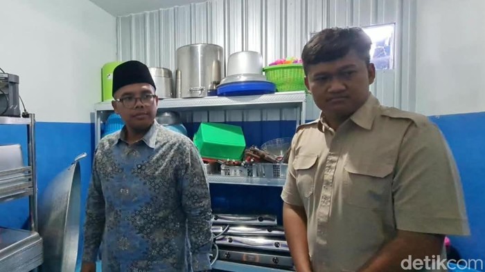 Bupati Batang M Faiz Kurniawan mengecek SPPG di Desa/Kecamatan Bawang, usai ratusan warga keracunan MBG, Kamis (24/9/2026).