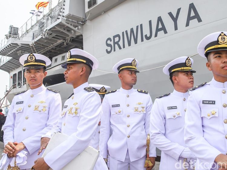 Dari Giuseppe Garibaldi Jadi KRI Sriwijaya-100, Bendera Merah Putih Berkibar