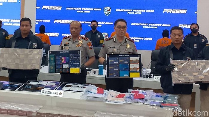 Ditressiber Polda Jatim ungkap kasus penipuan online Ditressiber Polda Jatim ungkap kasus penipuan online