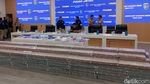 Penampakan Barang Bukti Rp 81 Miliar Hasil Penipuan Online yang Diungkap Polda Jatim