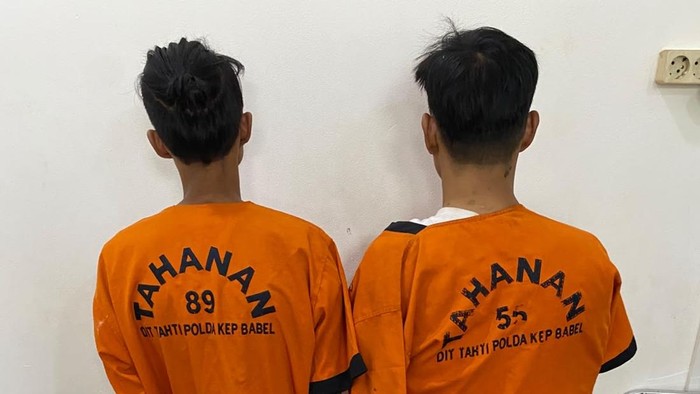 Dua pria yang diamankan karena kasus narkoba di Bangka