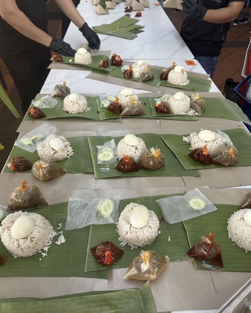 Eks CEO jualan nasi lemak di mobil