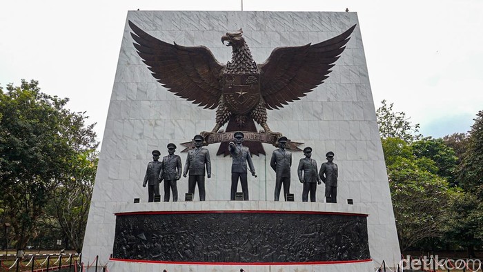 Tiga rumah yang menjadi bagian dari sejarah peristiwa G30S di kompleks Monumen Pancasila Sakti, Lubang Buaya, Jakarta Timur, kembali dibersihkan dan dicat menjelang peringatan Hari Kesaktian Pancasila. Proses perawatan dilakukan untuk menyambut kunjungan masyarakat dan pejabat pada 1 Oktober mendatang.