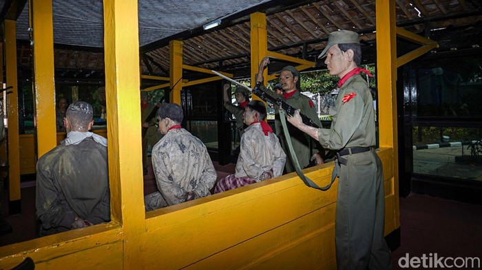 Tiga rumah yang menjadi bagian dari sejarah peristiwa G30S di kompleks Monumen Pancasila Sakti, Lubang Buaya, Jakarta Timur, kembali dibersihkan dan dicat menjelang peringatan Hari Kesaktian Pancasila. Proses perawatan dilakukan untuk menyambut kunjungan masyarakat dan pejabat pada 1 Oktober mendatang.