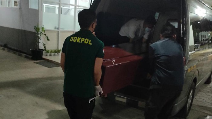 Jenazah ABK Arupadatu 1 saat hendak diberangkatkan ke Jakarta