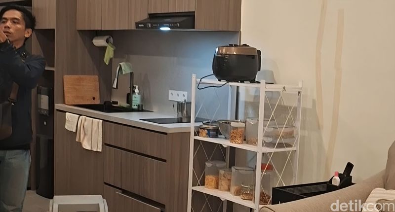 Kakanwil Ditjenpas Jabar mendampingi wartawan mengecek bangunan di Lapas Cibinong yang disidak oleh Ombudsman RI. (M Sholihin/detikcom) Kakanwil Ditjenpas Jabar mendampingi wartawan mengecek bangunan di Lapas Cibinong yang disidak oleh Ombudsman RI. (M Sholihin/detikcom)