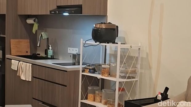 Kakanwil Ditjenpas Jabar mendampingi wartawan mengecek bangunan di Lapas Cibinong yang disidak oleh Ombudsman RI. (M Sholihin/detikcom) Kakanwil Ditjenpas Jabar mendampingi wartawan mengecek bangunan di Lapas Cibinong yang disidak oleh Ombudsman RI. (M Sholihin/detikcom)