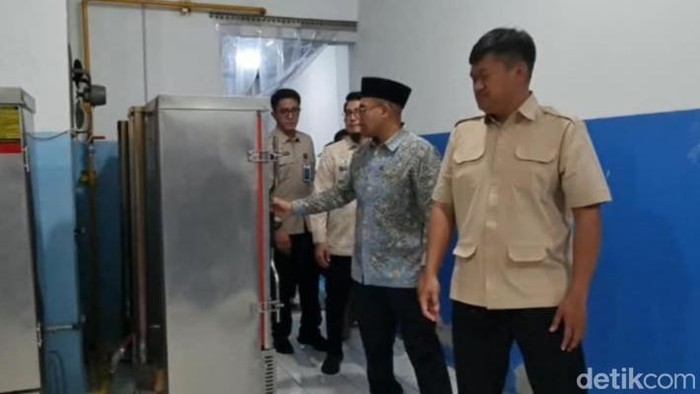 KPPG Semarang saat sidang ke SPPG Yayasan Bela Batang Sejahtera, Kamis (24/9/2026). Sidang terjadi usai ratusan warga di Bawang, Batang, keracunan MBG.