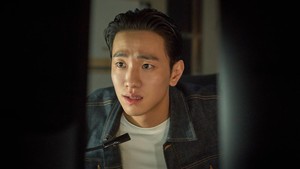 Bersama Yeon Woo, Joo Won kini harus menghadapi masalah besar. Sesuatu yang mungkin berhubungan dengan kematian rekan mereka di masa lalu. Film Killing Time akan tayang di bioskop Korea Selatan Oktober 2026. (Foto: dok. The Title)