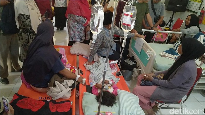 Suasana RSUD Kalisari Batang dipenuhi korban keracunan MBG