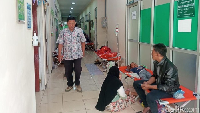 Suasana RSUD Kalisari Batang dipenuhi korban keracunan MBG