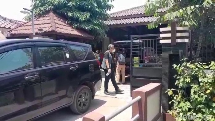 KPK menggeledah rumah tersangka Lampri di Nganjuk