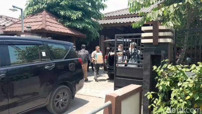 KPK menggeledah rumah tersangka Lampri di Nganjuk