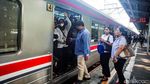 KRL Makin Padat, KAI Usul Impor Kereta Bekas untuk Tambah Armada