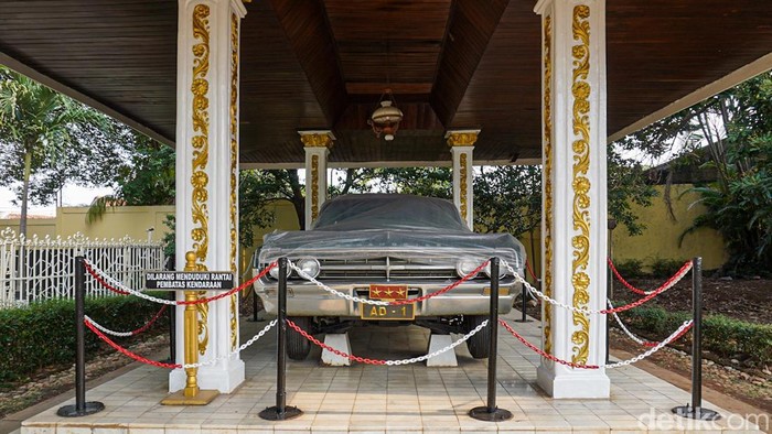 Monumen Pancasila Sakti di Lubang Buaya, Jakarta Timur, menyimpan sejumlah kendaraan bersejarah yang berkaitan dengan rangkaian peristiwa Gerakan 30 September 1965. Kendaraan-kendaraan tersebut hingga kini dipajang dan menjadi bagian dari koleksi sejarah yang dapat dilihat pengunjung.