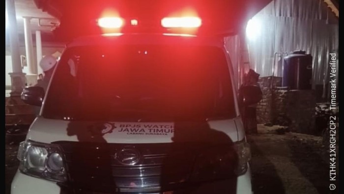 Oknum Satpol PP Surabaya diduga halangi ambulans