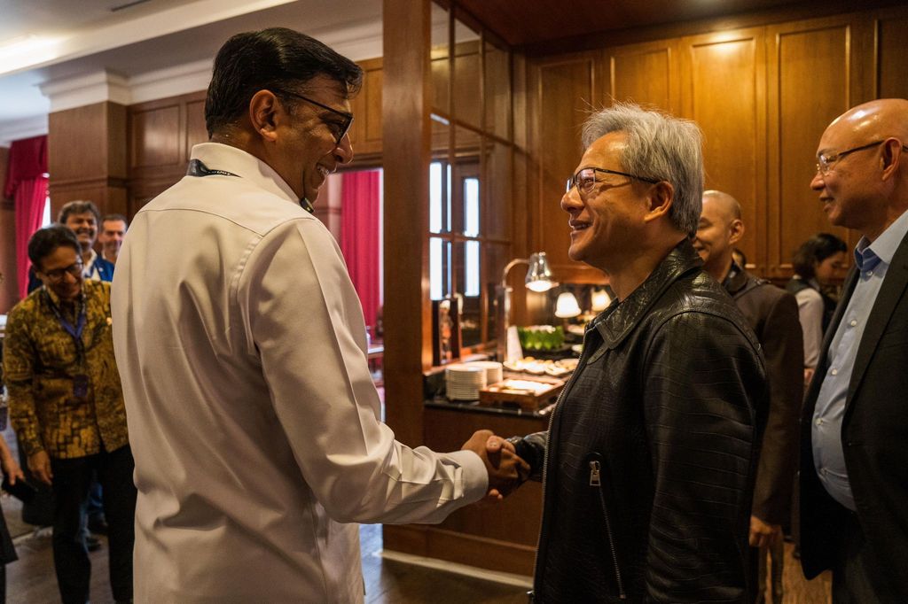 Pertemuan Presiden Direktur PT Indosat Tbk (ISAT), Vikram Sinha dan CEO Nvidia Jensen Huang dalam acara Sahabat AI. (Linkedin/Vikram Sinha)