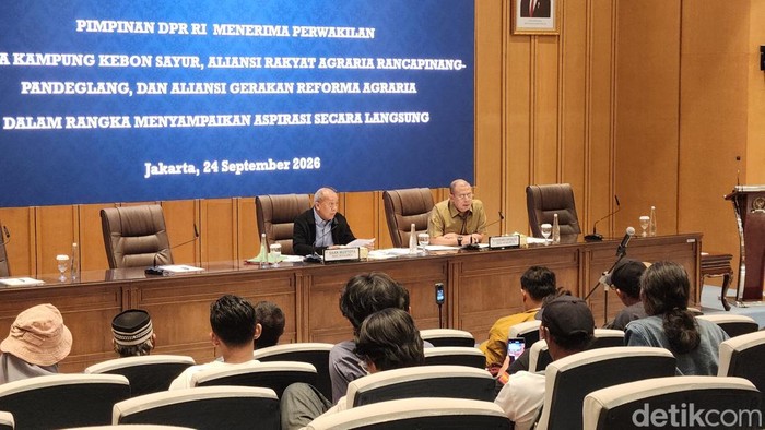 Pimpinan DPR RI menerima audiensi sejumlah kelompok masyarakat yang berunjuk rasa dalam rangka peringatan Hari Tani Nasional