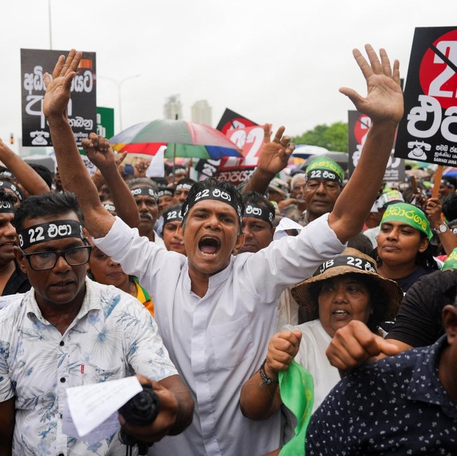 Ramai-ramai Tolak Amandemen ke-22, Massa Demo di Kolombo