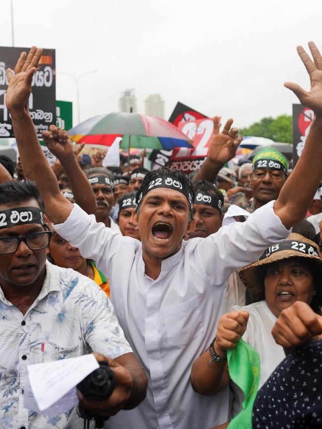 Ramai-ramai Tolak Amandemen ke-22, Massa Demo di Kolombo