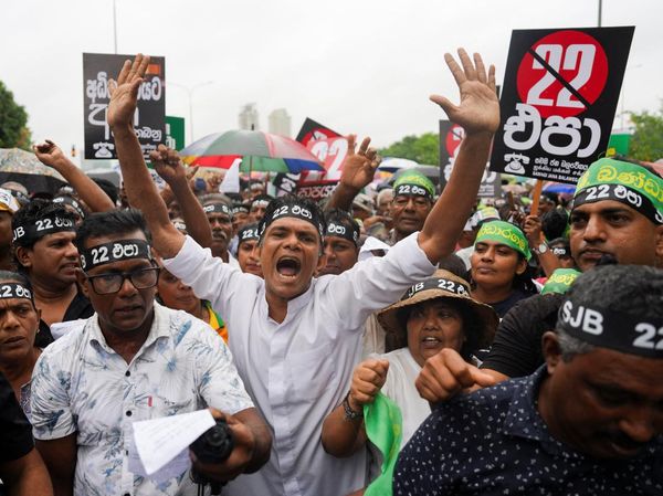 Ramai-ramai Tolak Amandemen ke-22, Massa Demo di Kolombo