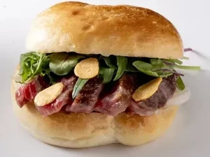 Kulineran Mewah di Bandara Jepang, Ada Sandwich Daging Kobe Rp2,2 Juta