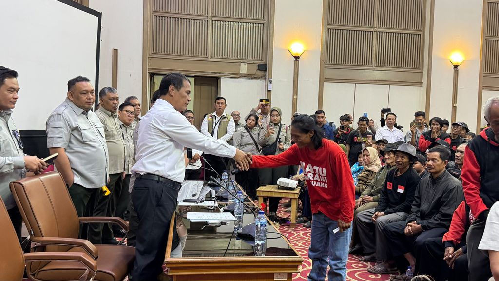 Sekitar 1.000 petani asal Indramayu, Jawa Barat, mendatangi Kantor Pusat Kementerian Pertanian (Kementan), Jakarta, Kamis (24/9/2026). Kedatangan mereka bertepatan dengan momentum Hari Tani Nasional 2026 untuk menyampaikan sejumlah persoalan yang dihadapi di lapangan. (Dok. Kementan) Sekitar 1.000 petani asal Indramayu, Jawa Barat, mendatangi Kantor Pusat Kementerian Pertanian (Kementan), Jakarta, Kamis (24/9/2026). Kedatangan mereka bertepatan dengan momentum Hari Tani Nasional 2026 untuk menyampaikan sejumlah persoalan yang dihadapi di lapangan. (Dok. Kementan)