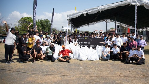 Sensatia berkolaborasi dengan Seven Clean Seas menggelar aksi bersih pantai di Pantai Padang Galak, Bali, Denpasar, pada Sabtu (19/9/2026). (Dok Sensatia)