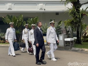 Kapal Garibaldi Jadi KRI Sriwijaya, Prabowo Terima AL Italia di Istana