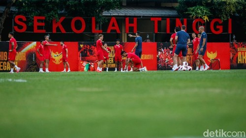 Timnas Indonesia menggelar latihan di Stadion PTIK, Jakarta, Kamis (24/9/2026), sebagai persiapan menghadapi laga perdana melawan Singapura dalam ajang FIFA ASEAN Cup 2026.
