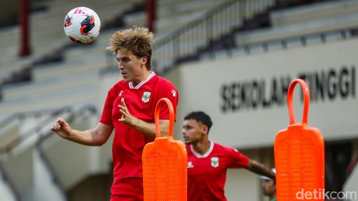 Timnas Indonesia menggelar latihan di Stadion PTIK, Jakarta, Kamis (24/9/2026), sebagai persiapan menghadapi laga perdana melawan Singapura dalam ajang FIFA ASEAN Cup 2026.