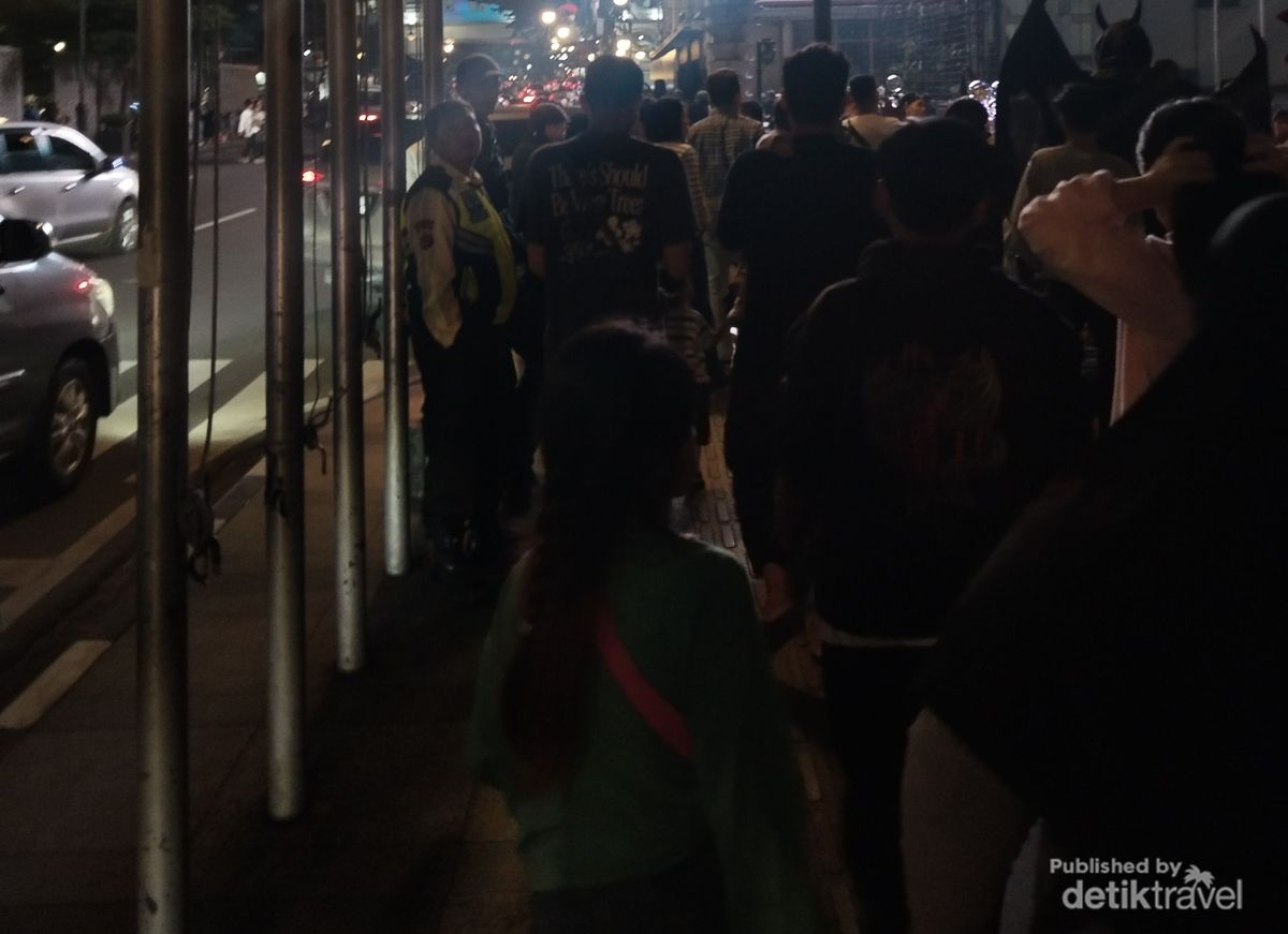 Menghabiskan Malam Minggu di Jalan Asia Afrika Bandung